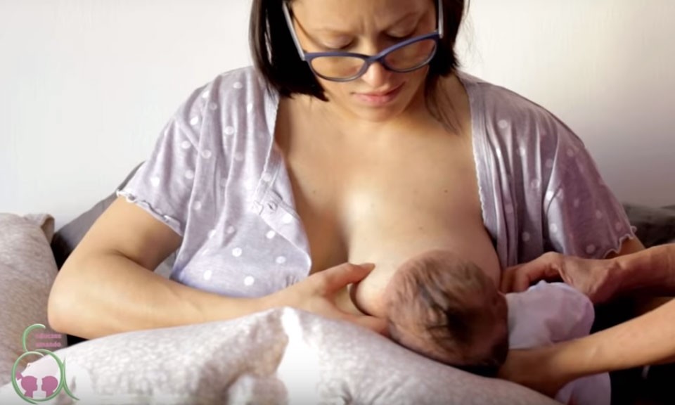 allattamento-neonato-allattamento-naturale-seno